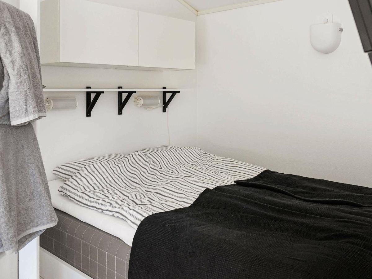 4 Person Holiday Home In Sk Rhamn Skarhamn Ruang foto